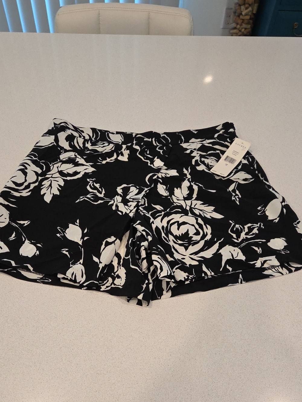 Lauren Ralph Lauren Floral High Waist Shorts Pearl Black Size 10 NWT $98